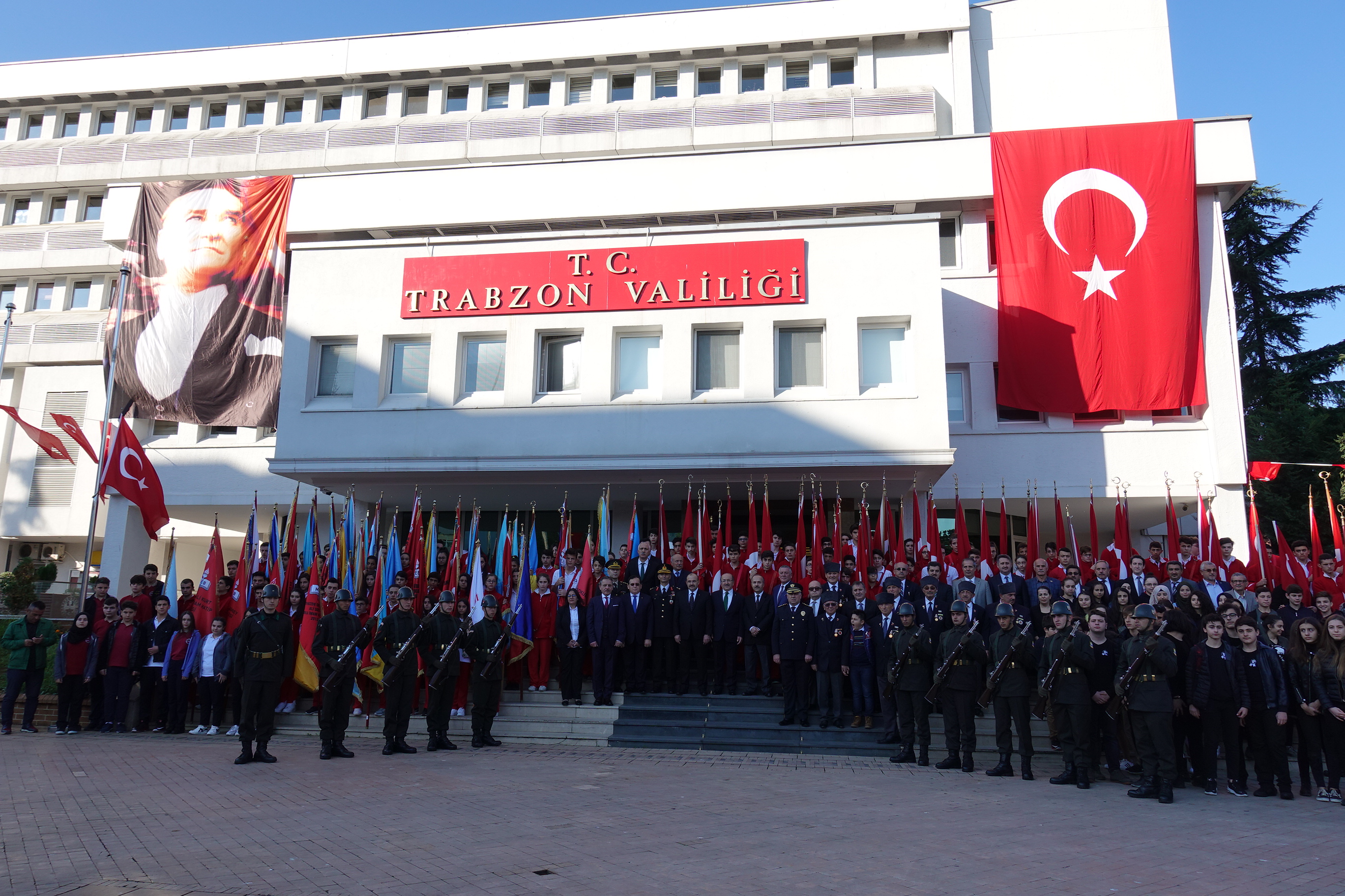 Büyük Önder Atatürk'ü Anıyoruz