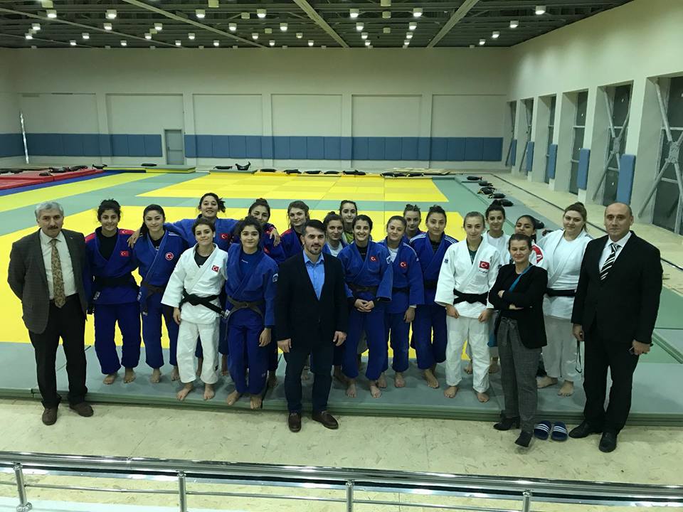 Selçuk Çebi'den Sporculara Moral Ziyareti