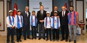 Şanlıurfalı Öğrenciler Vali Yavuz'u Ziyaret Etti