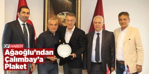 Trabzonspor Kulübü Başkanı Ağaoğlu'ndan Çalımbay'a Plaket