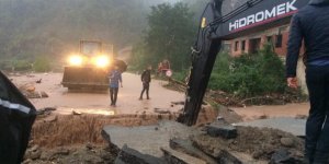 Trabzon'da Şiddetli Sağanak | Araklı-Bayburt Yolu Ulaşıma Kapandı