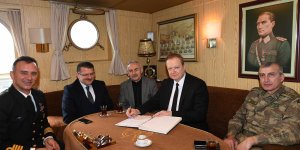 Vali Yavuz, Tcg Salihreis Gemisini Ziyaret Etti