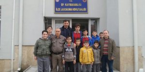 Cumapazarılı öğrencilerden asker ziyareti