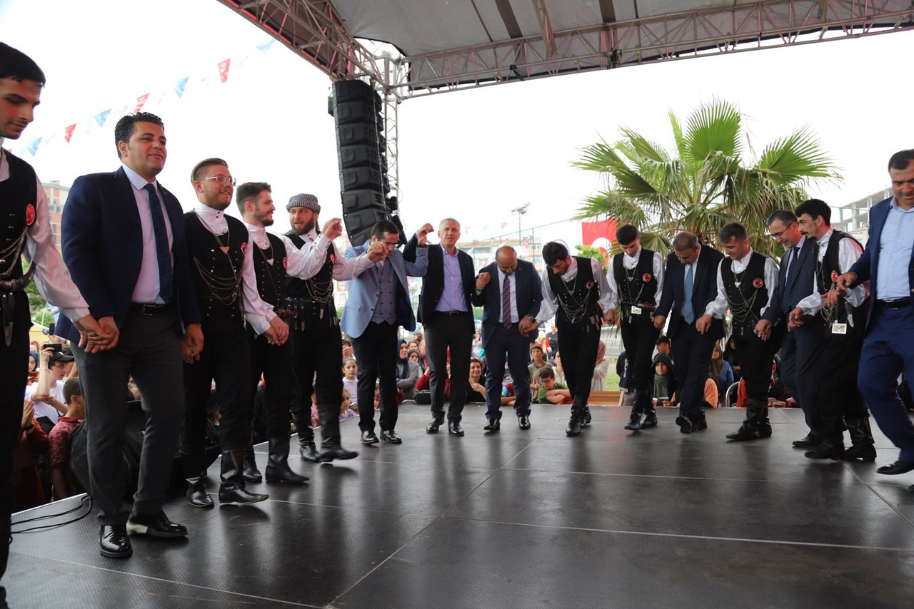 kardeslik-baglari-diyarbakirdan-sonra-ofta-dugumlendi_63.jpg__1280x0_q85_crop_subsampling-2.jpg